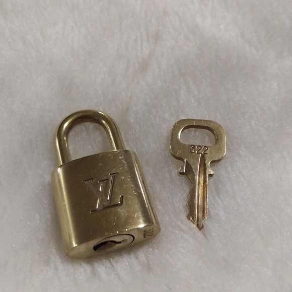 Louis Vuitton 1 Lock & 1 Key Set #322